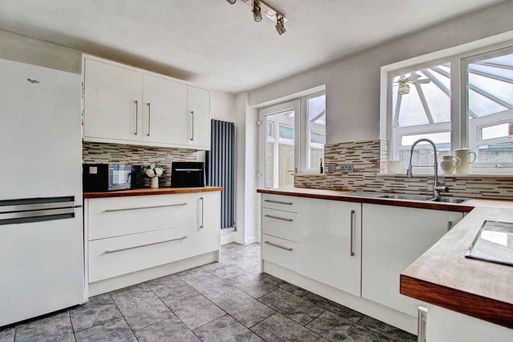 Property photo 2 of 16 Kitchen