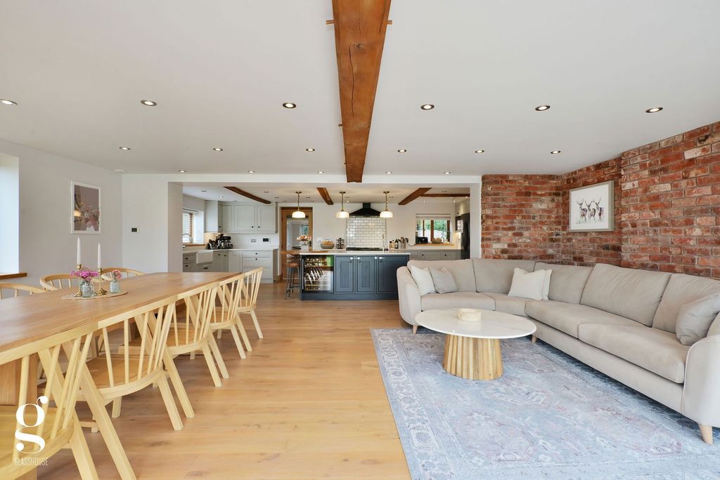 Property photo 2 of 35