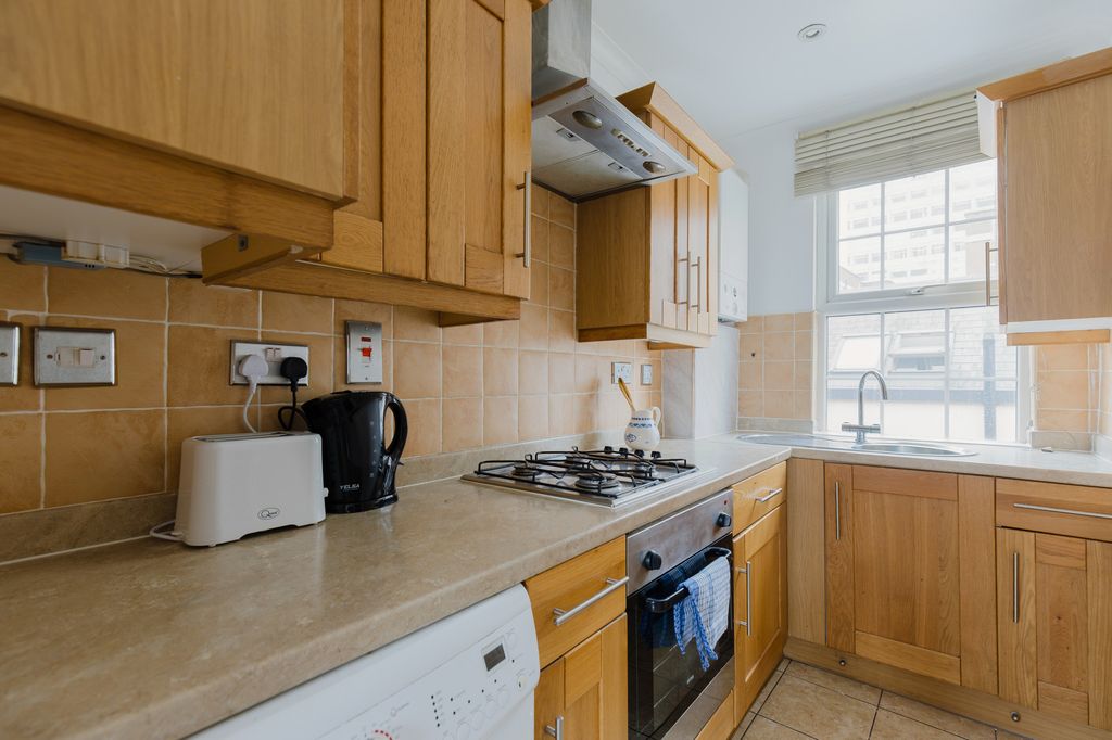 Property photo 3 of 18