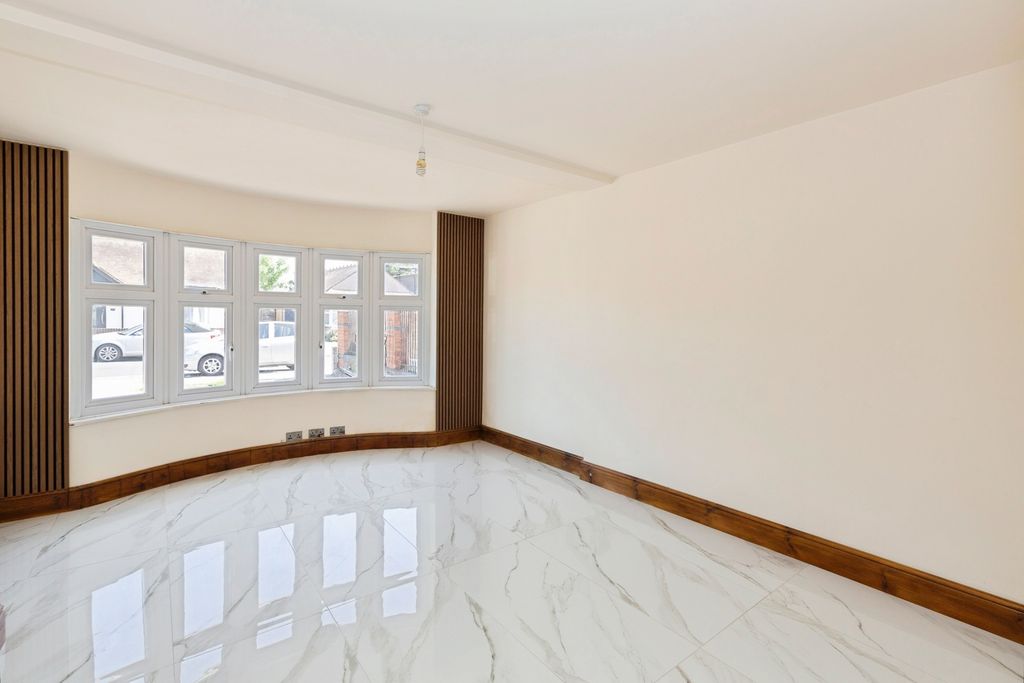Property photo 2 of 33 Pbox-Img.Jpg