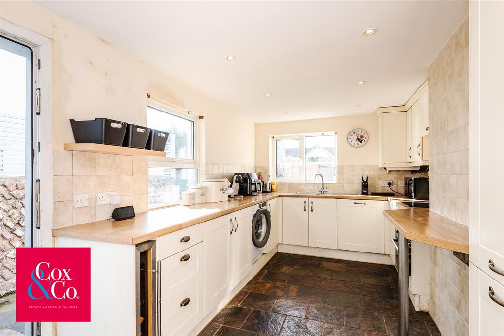 Property photo 3 of 15 81P_1387.Jpg