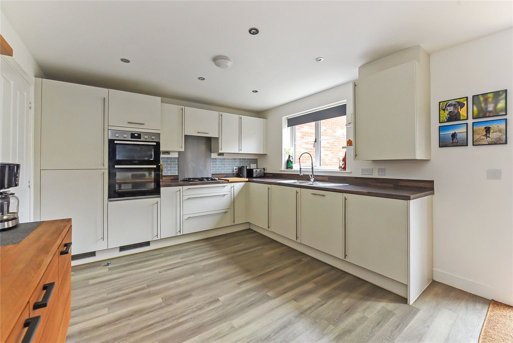 Additional image 8 of 4 bed detached house for saleForesters Drive, Liphook, Hampshire GU30
