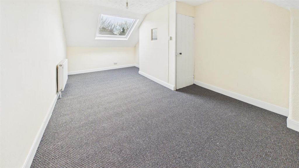 Property photo 3 of 11 Bedroom One.Jpg