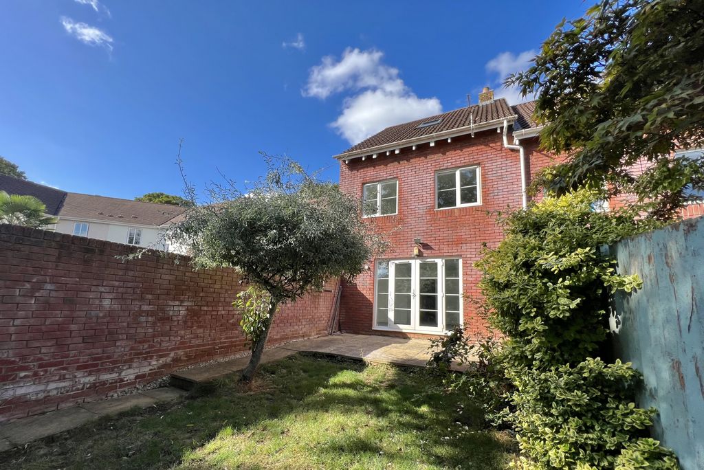 Property photo 1 of 11 Spacious 4 Bedroom Executive Home