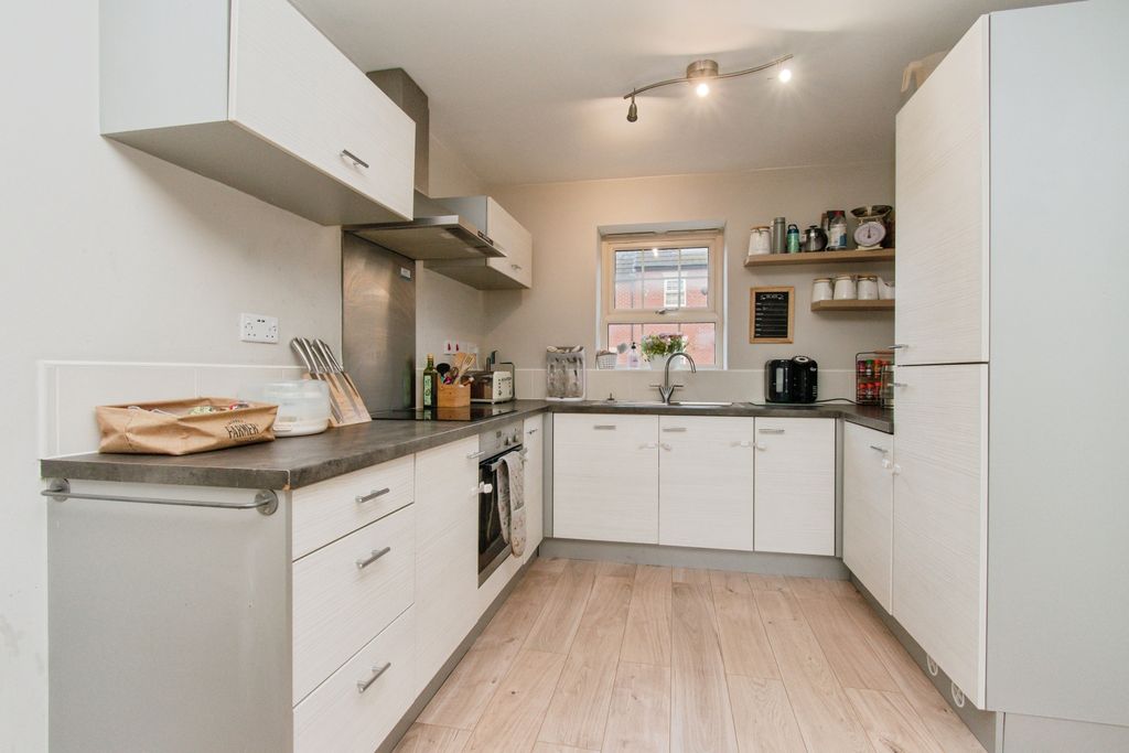 Property photo 3 of 15 Kitchen/Dining Room