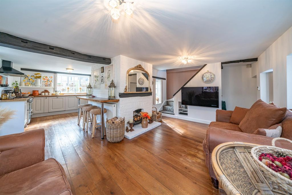 Property photo 2 of 18 105B-High-Street-1141.Jpg