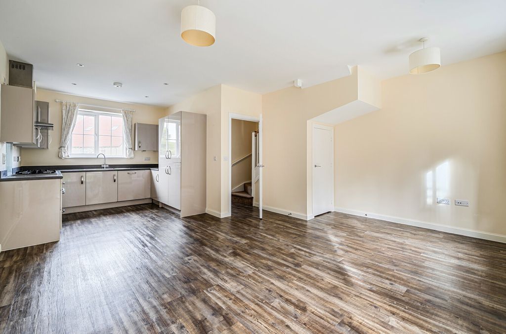 Property photo 2 of 13 1364400-24-68E4Fb...