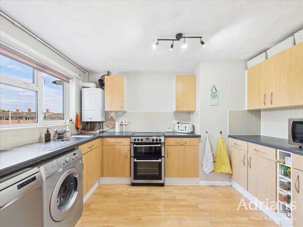 Property photo 2 of 7 Kitchen