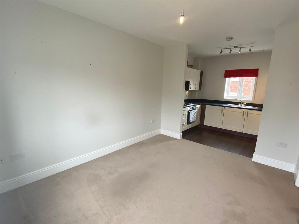 Property photo 2 of 8 Living Kitchen.Jpg