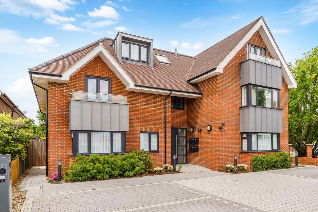 Property photo 1 of 22 Ruxley Lane