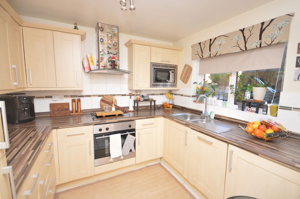 Property photo 3 of 13 Kitchen