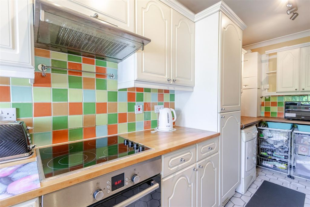 Property photo 3 of 26 Kitchen 3.Jpg