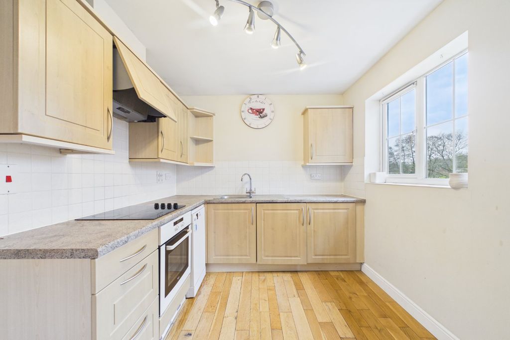 Property photo 3 of 8 Picture No. 14