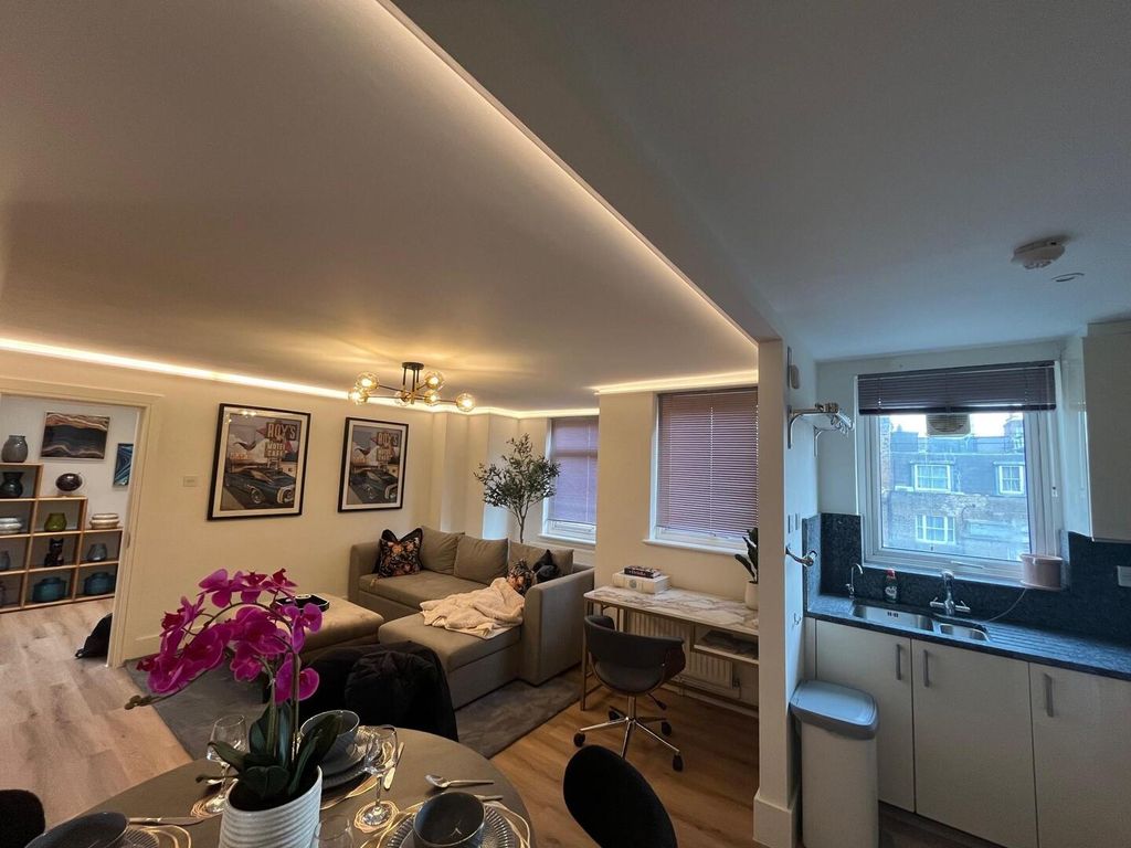 Property photo 2 of 11 Living Room