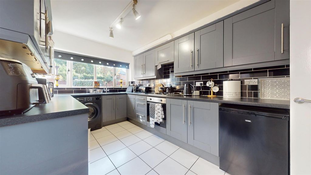 Property photo 3 of 22 Masefield Grove Kitchen