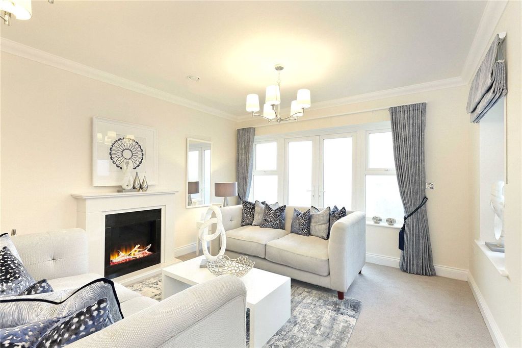 Property photo 2 of 9 Pinewood Place