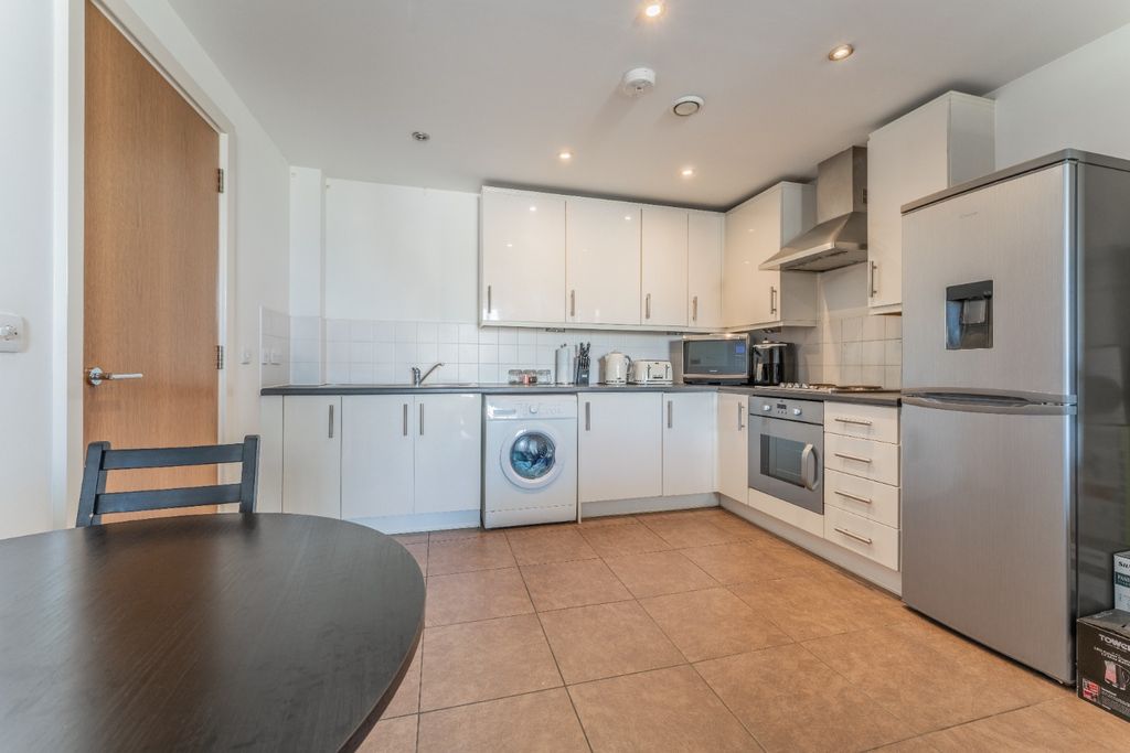 Property photo 2 of 12 6106222