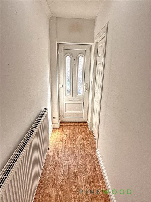Property photo 3 of 23 Entrance Hall