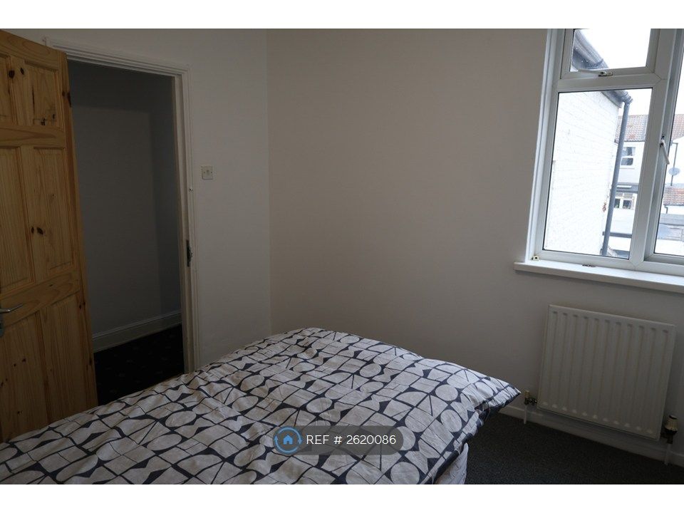 Property photo 2 of 6 Bedroom