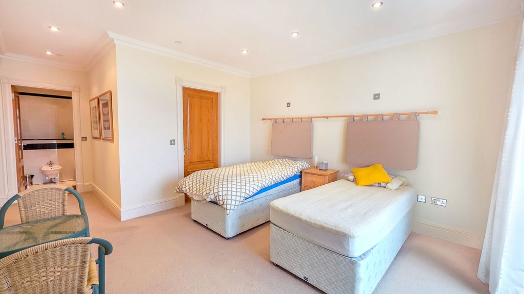 Additional image 20 of 1 bed flat for saleApt. 12 Majestic Apartments, King Edward Road, Onchan IM3
