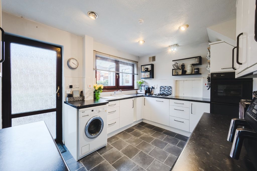 Property photo 2 of 26 5560692