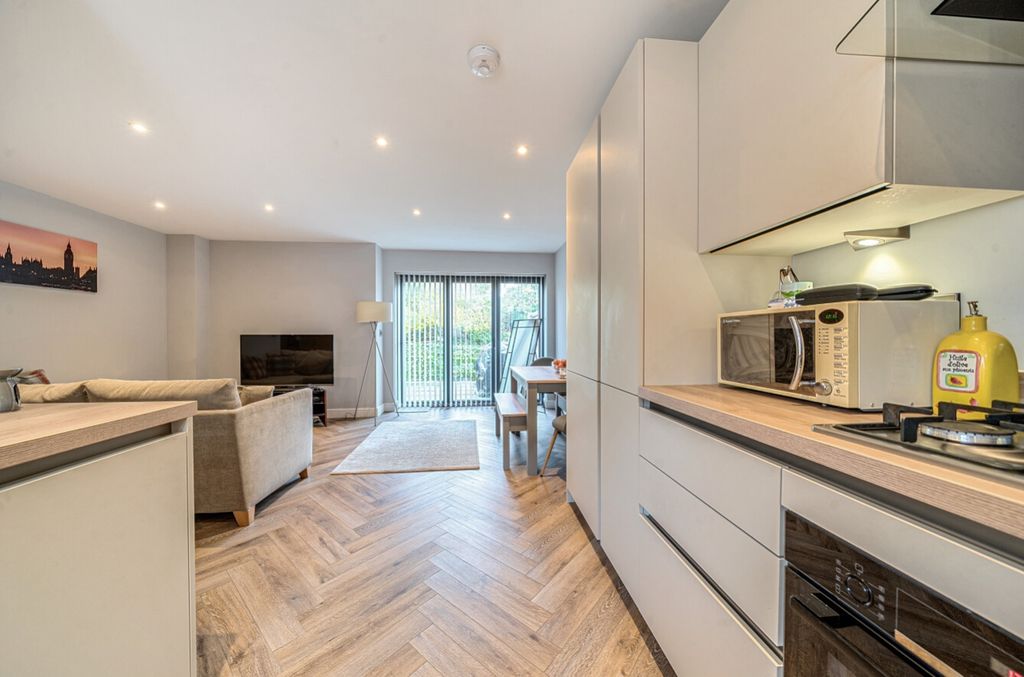 Property photo 3 of 23 1373993-22-6908Ef0c09E8d