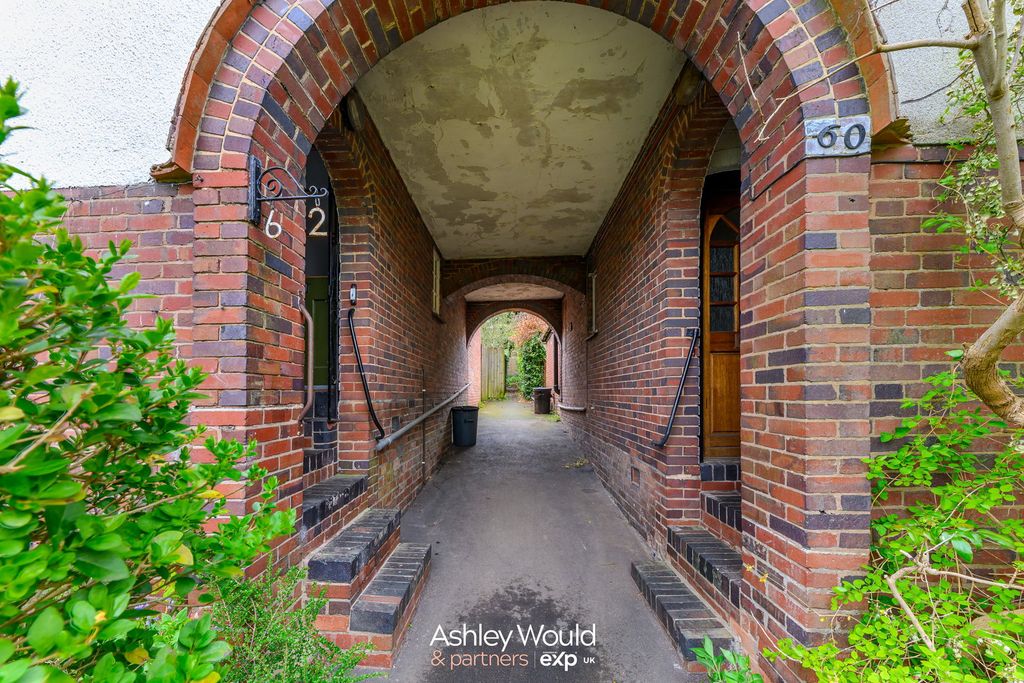 Property photo 2 of 28