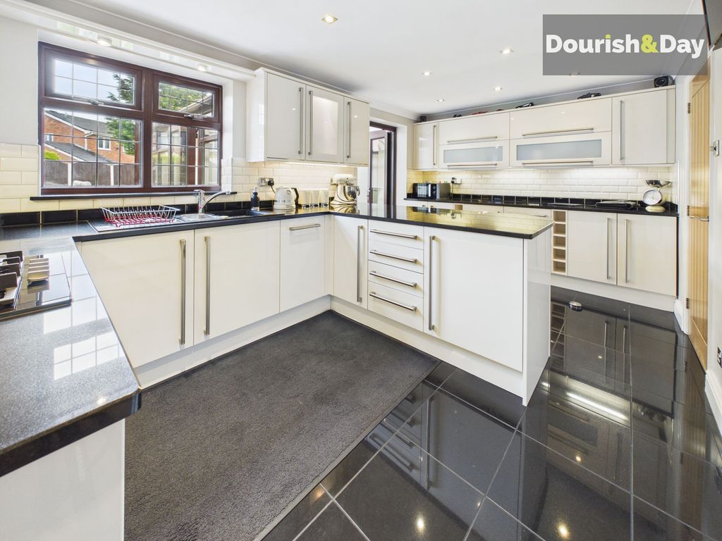 Property photo 2 of 35