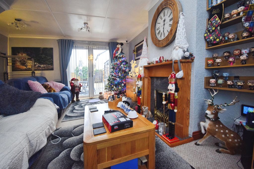 Property photo 2 of 10 Living Room