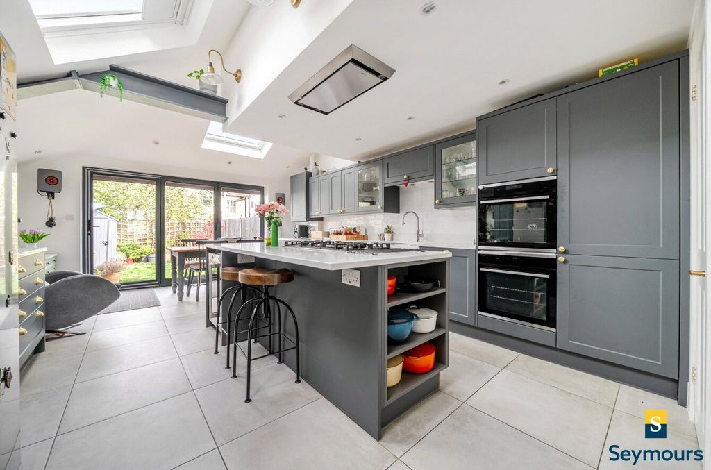 Property photo 2 of 21 Kitchen