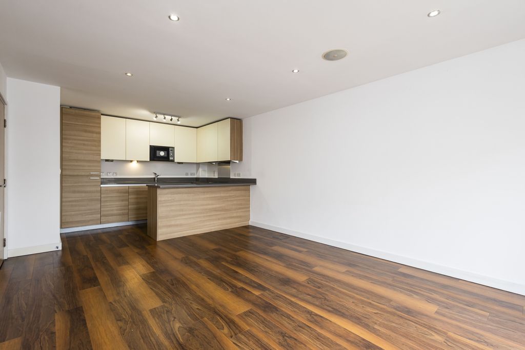 Property photo 3 of 14 45 Ensign House-4137