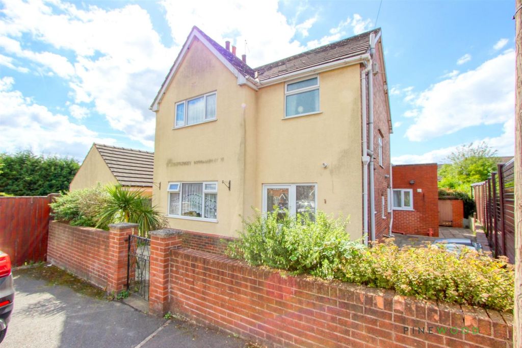 Property photo 3 of 31 Front