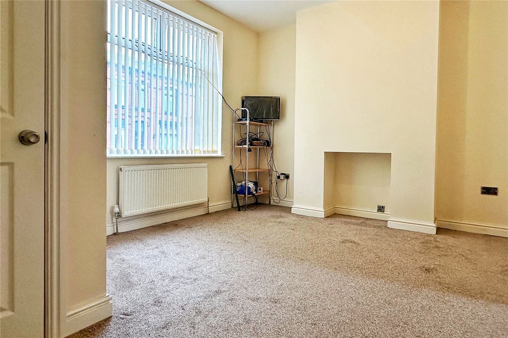 Property photo 3 of 17 Living Room