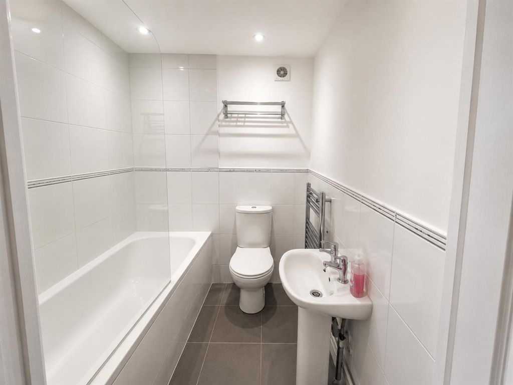 Property photo 1 of 5 Bathroom
