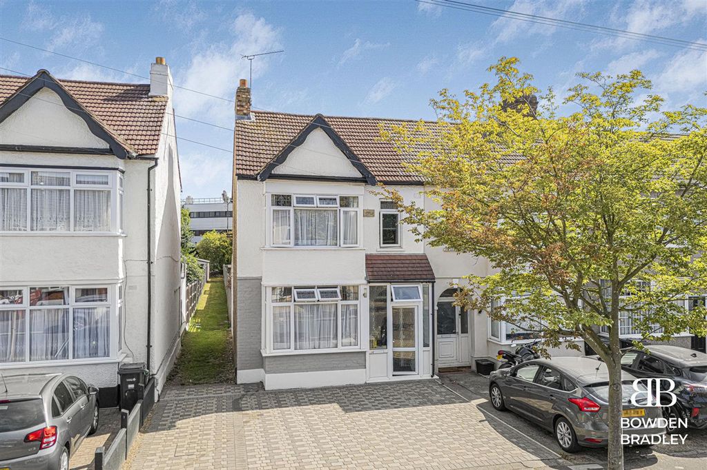 Property photo 1 of 21 Front