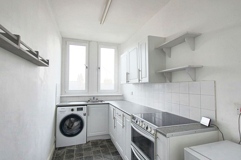 Property photo 3 of 5 Kitchen