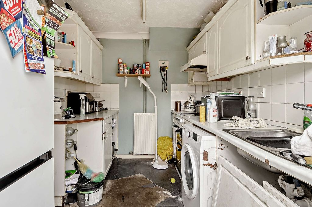 Property photo 3 of 33