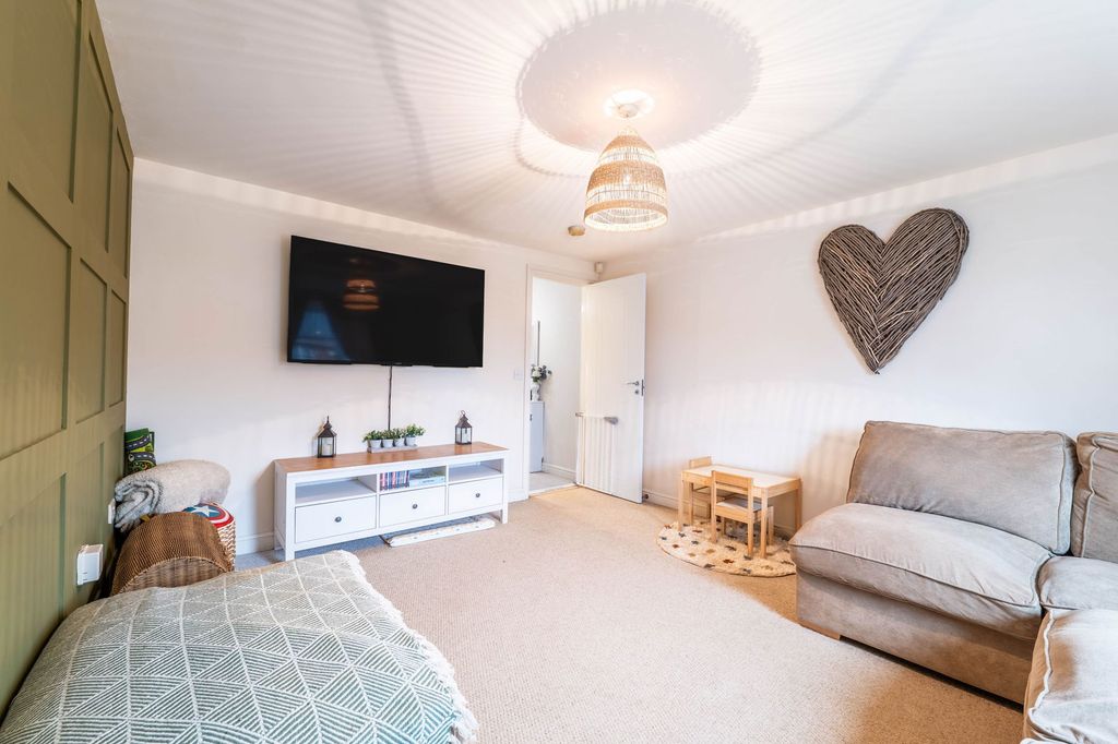 Property photo 3 of 24