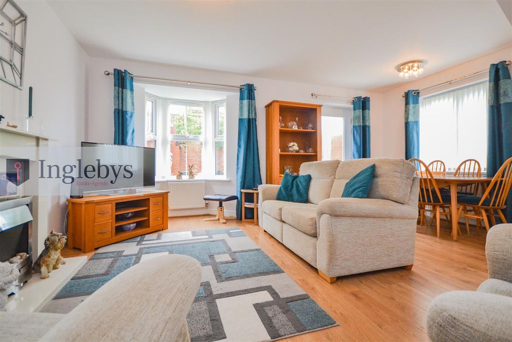 Property photo 2 of 26