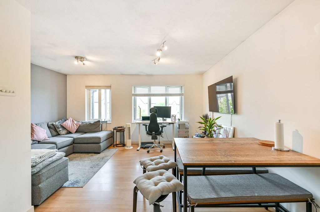 Property photo 3 of 7