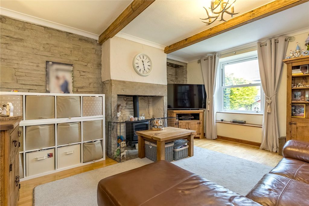 Property photo 2 of 17 Lounge