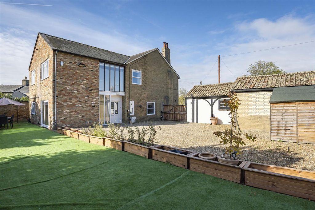 Property photo 3 of 36 25_64304.Jpg