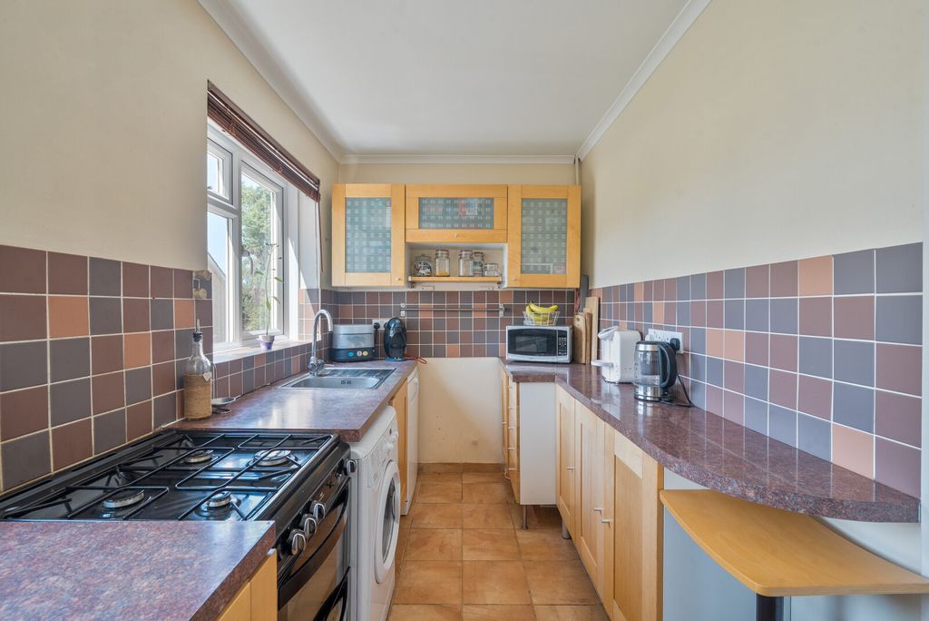 Property photo 3 of 10 1312887-6-6853Ead...