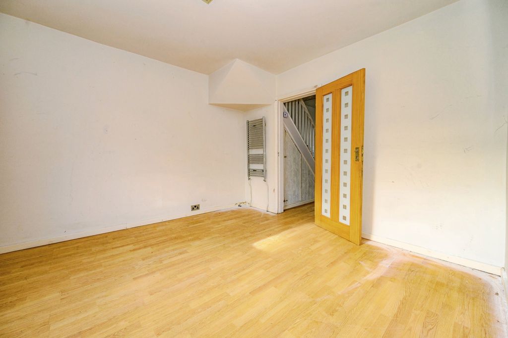 Property photo 3 of 14 Photo