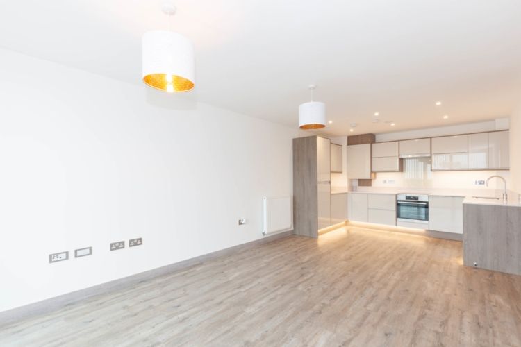 Property photo 3 of 9 Kitchenliving