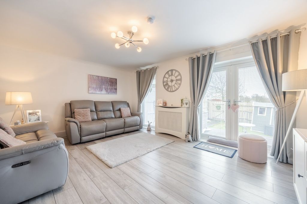 Property photo 3 of 25