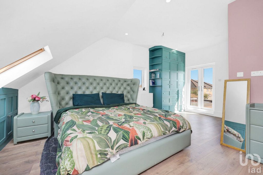 Property photo 3 of 26