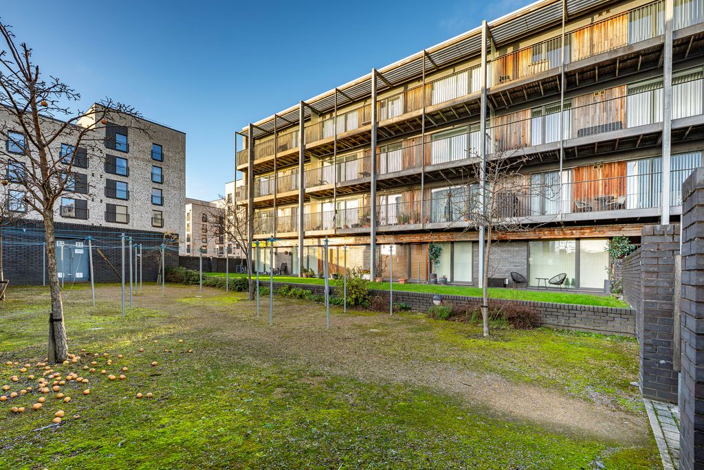 Property photo 1 of 32