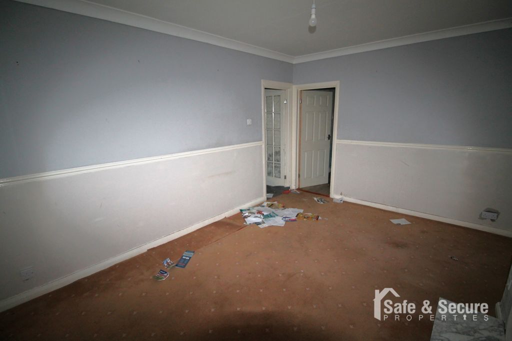 Property photo 2 of 12 Living Room (2)