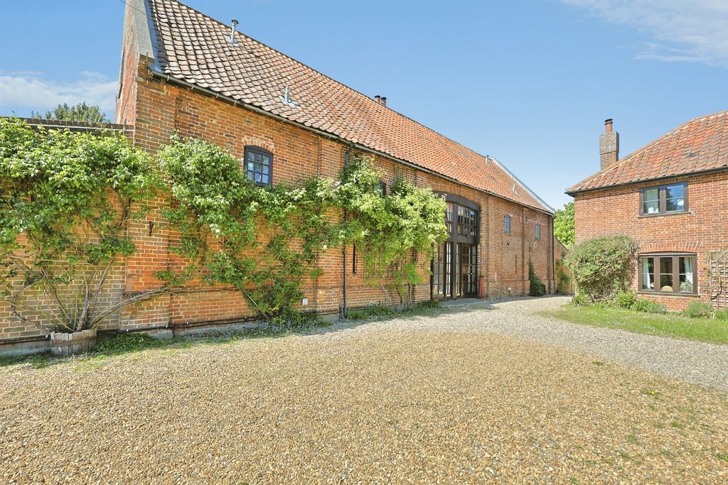Property photo 1 of 34
